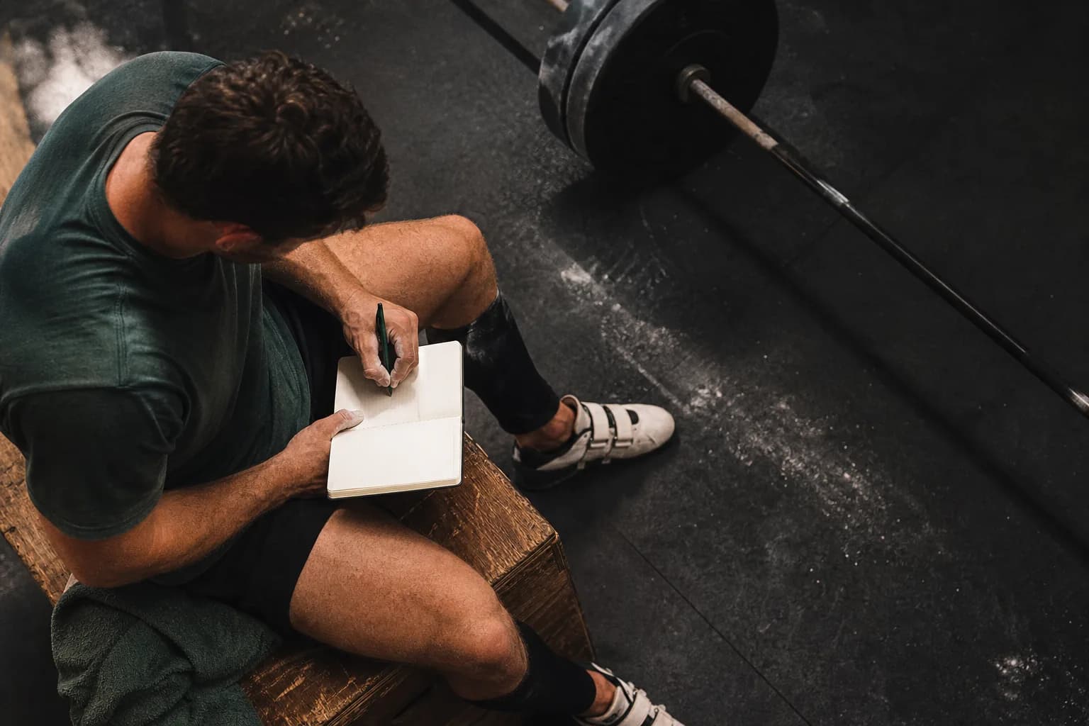 An athlete checking recent exercise sets before beginning the next workout